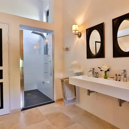 Mas Chateau Blanc Bed & Breakfast 2*