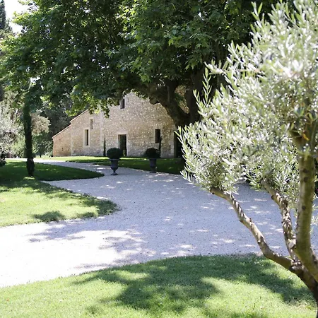 לינה וארוחת בוקר Mas Chateau Blanc 2*
