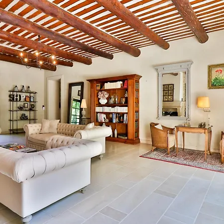 Mas Chateau Blanc 2* Avignon
