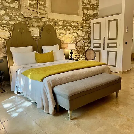 Mas Chateau Blanc Bed & Breakfast 2*