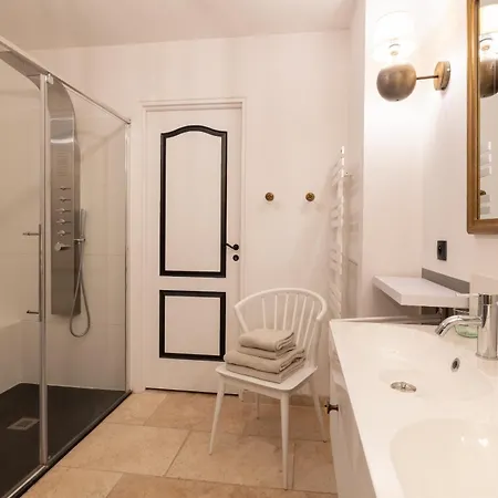Mas Chateau Blanc Bed & Breakfast